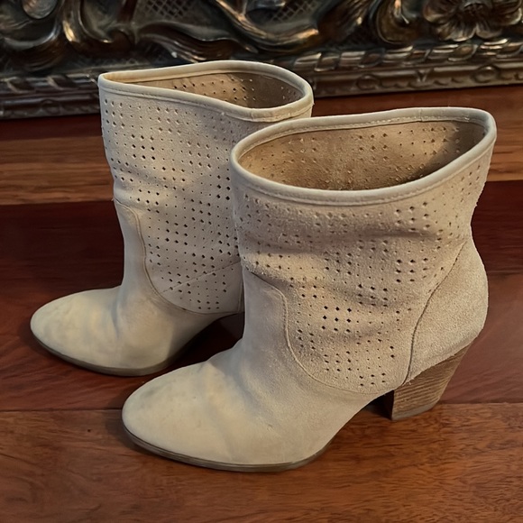 Enzo Angiolini Nude Booties - Picture 4 of 6
